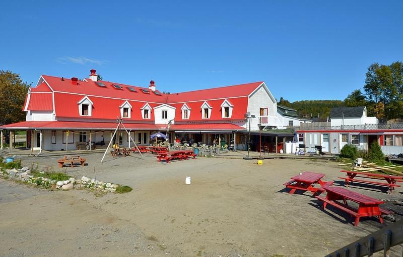 Auberge Jeunesse De Tadoussac Exterior foto